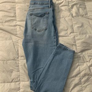 Light Wash Ripped Jeans